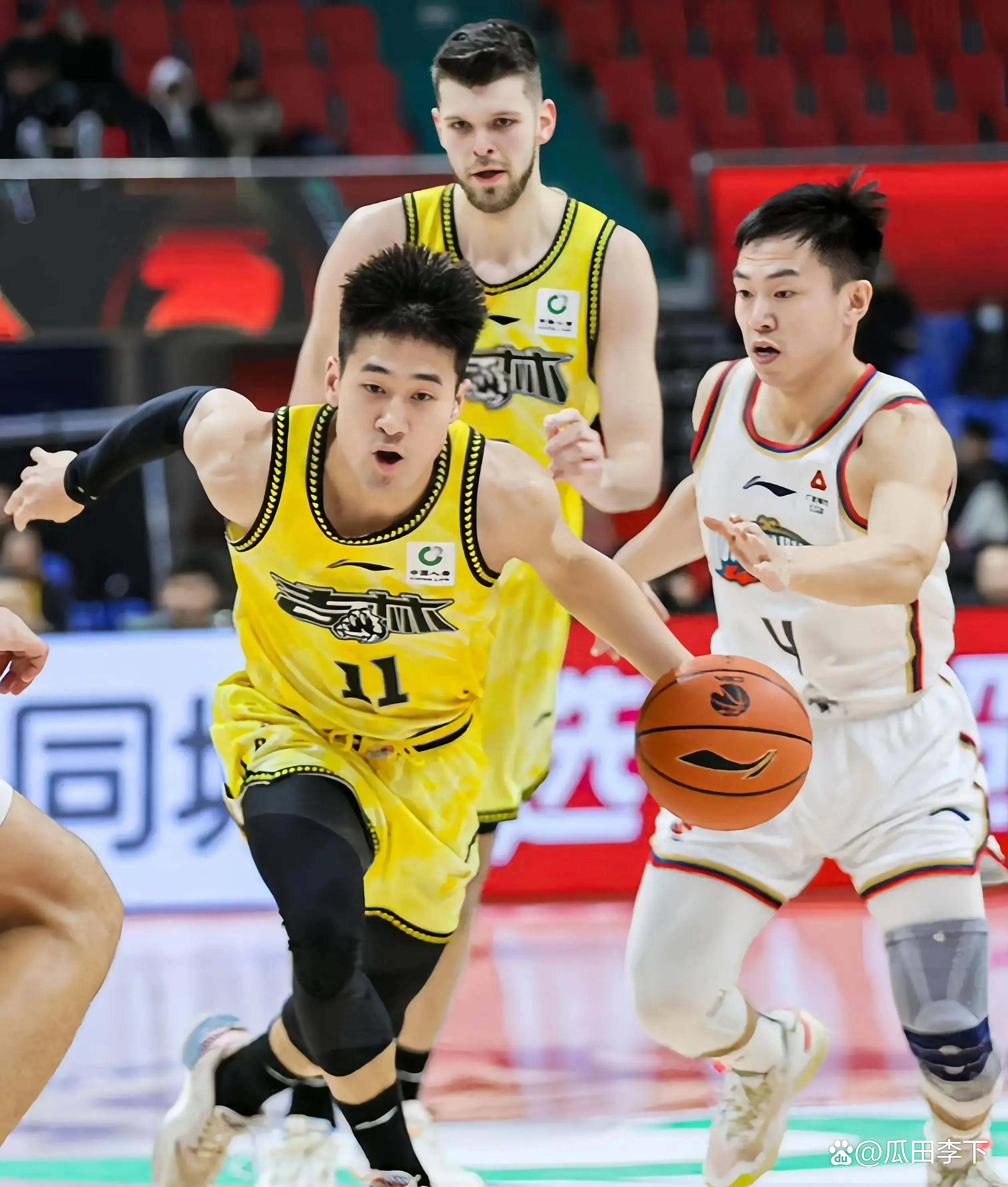 赛地聚焦——CBA季后赛关键时刻热度飙升；纽卡斯尔防线松动；气氛紧张；医务组通报恢复的简单介绍