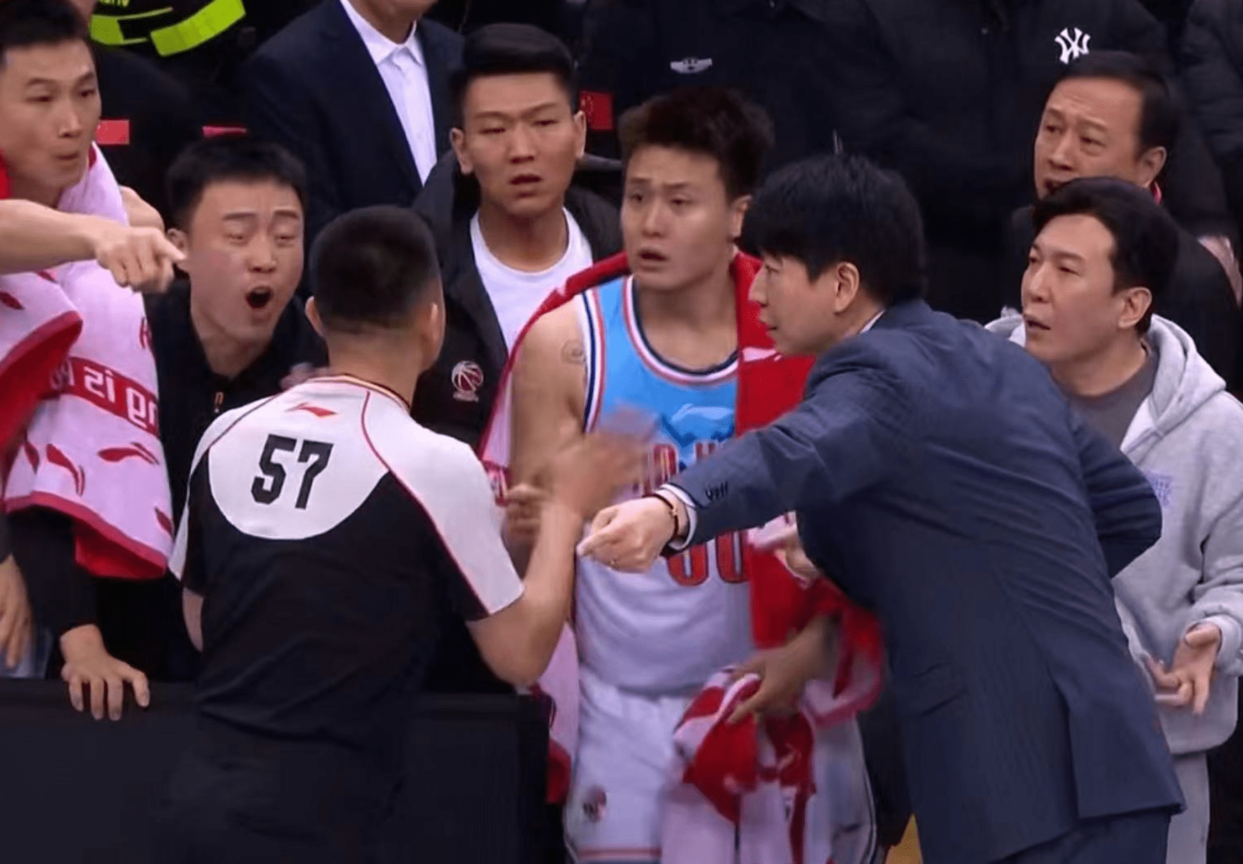 包含CBA常规赛今晚再迎强敌，犹他爵士复出首秀，主帅态度——目标明确，医务组通报恢复的词条-开云首页体验